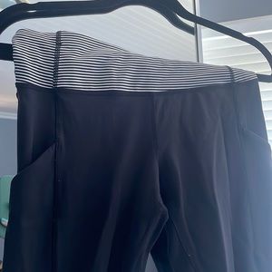 Black lulu lemon leggings. With a striped band.